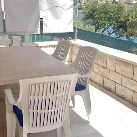 Villa *Puntinka*, Holiday House On The Beach 빌라 *